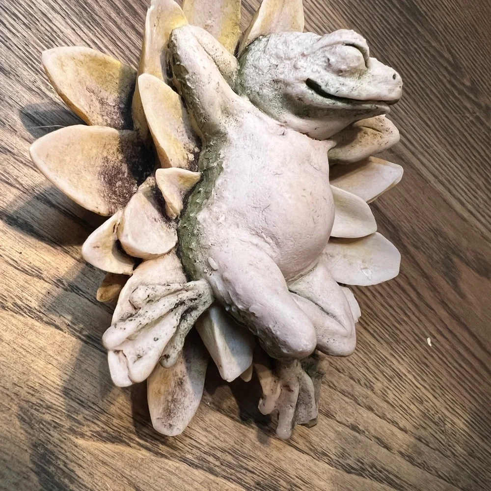 Very relaxed frog thingy haha